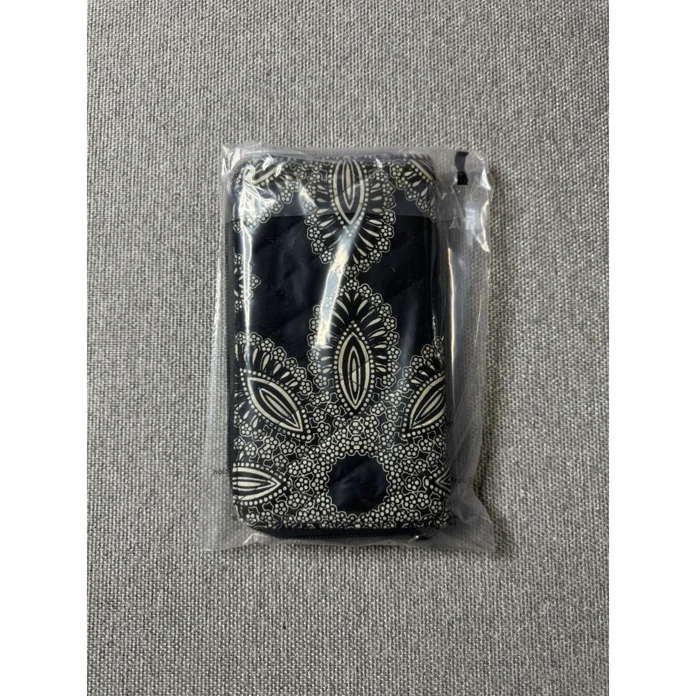 Vera Bradley Women's Large Zip-Around Wallet Black & White Blanco Bouquet